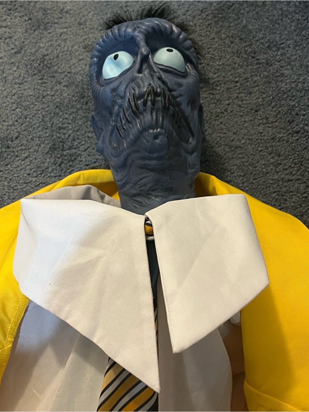 [Large] Spirit Halloween Adult Shrinker Bob Costume Beetlejuice - Picture 7 of 11
